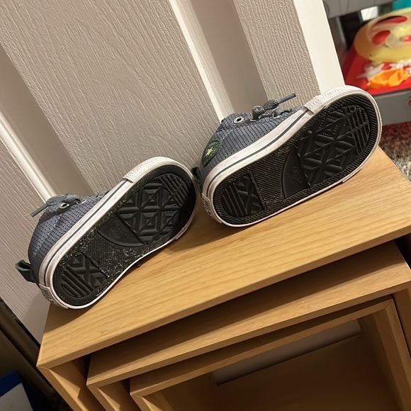 Gray and White Converse -like new. - Picture 6 of 8